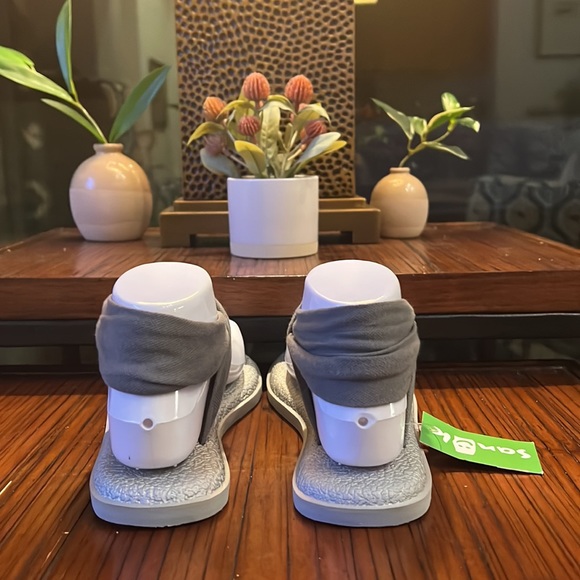 Sanuk Yoga Sling 2 Metallic LX New Silver Gray Women Sandal sz 7 or 9 available - Picture 10 of 10